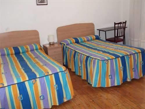 Hostal Bayon Леон Екстериор снимка