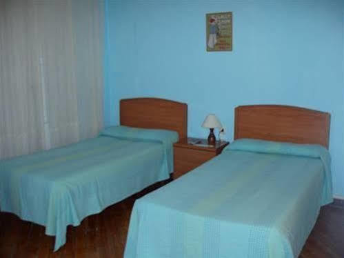 Hostal Bayon Леон Екстериор снимка